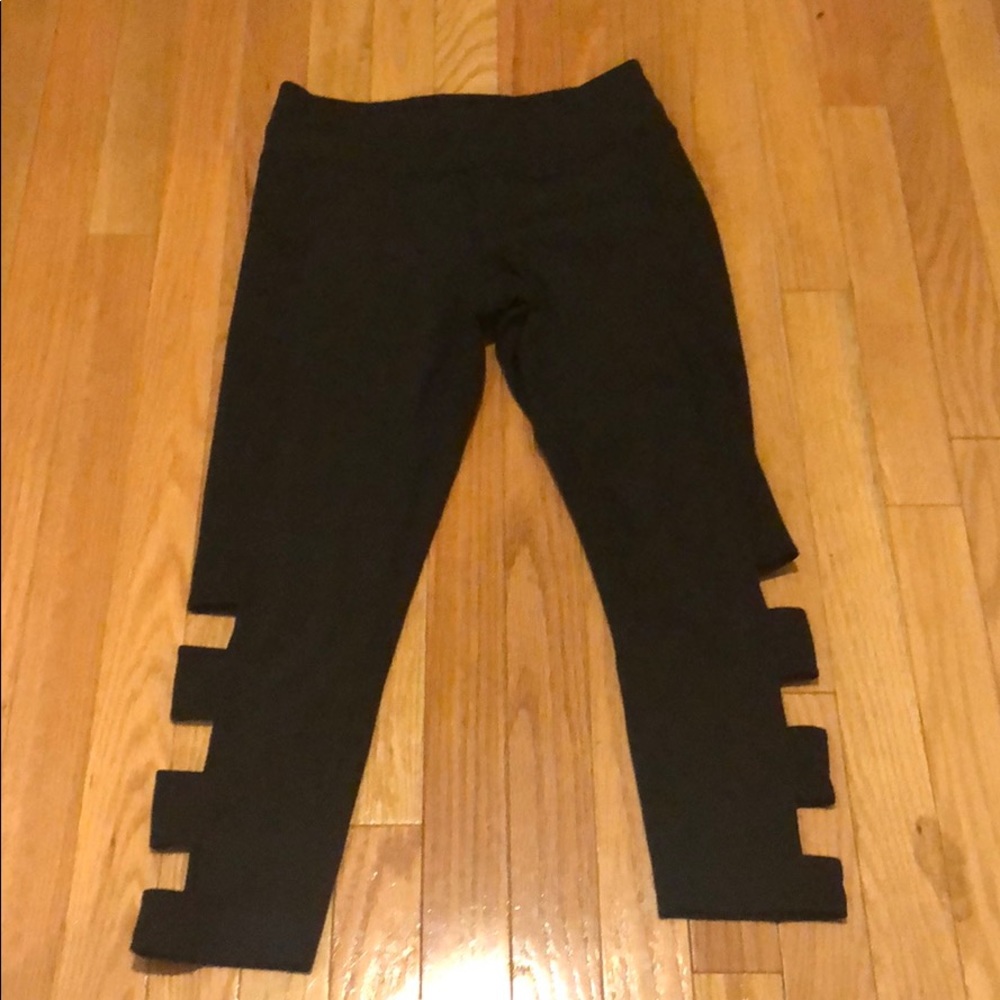GAIAM Crop cutout Leggings black size small